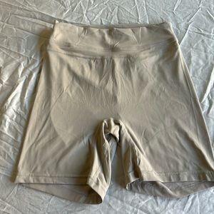 Gym shorts with mini scrunch